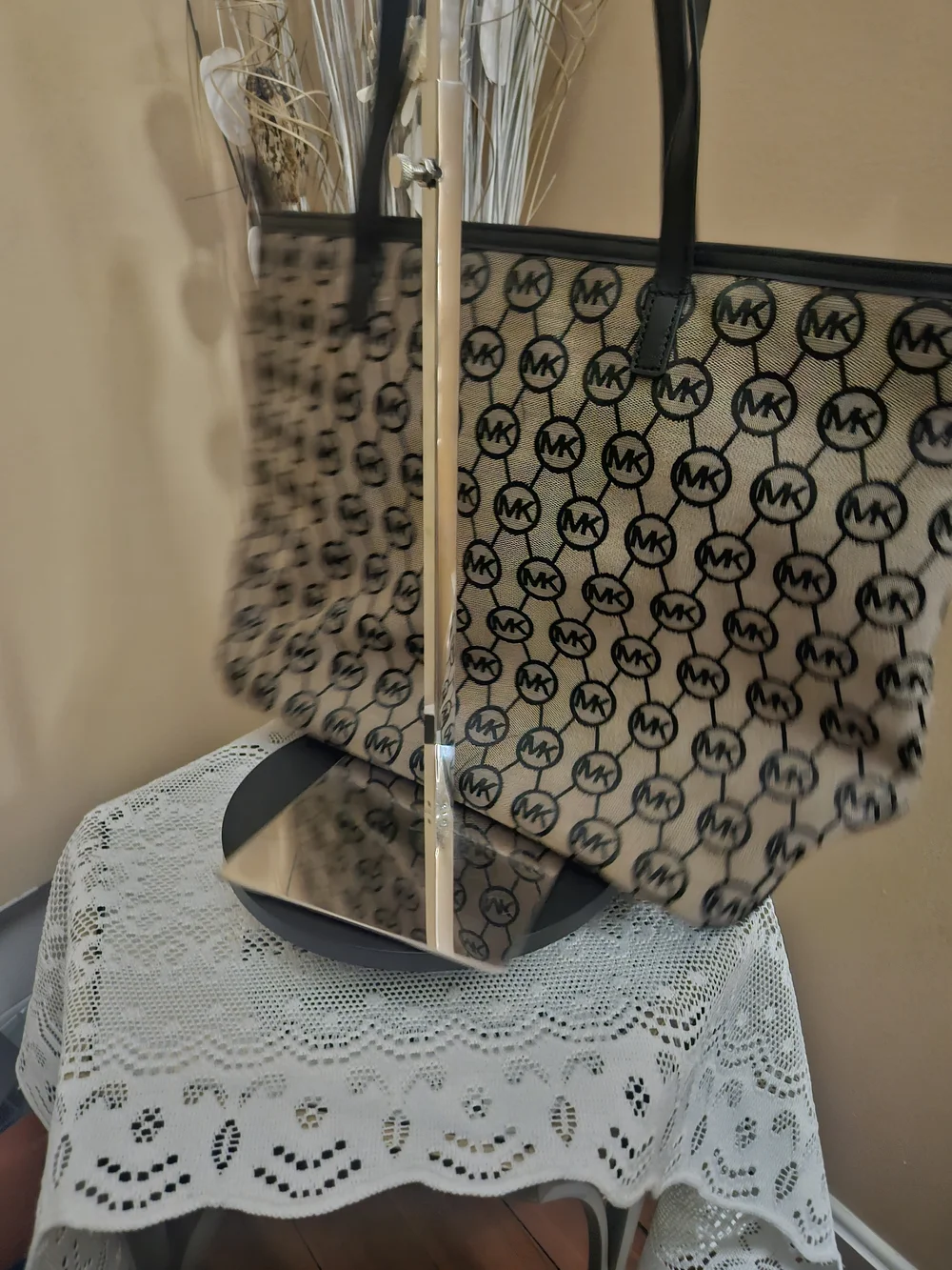 ❤️💞Women Michael Kors Black Logo Signature Tote Bag - Preowned❤️‍🩹💞 - Picture 3 of 15